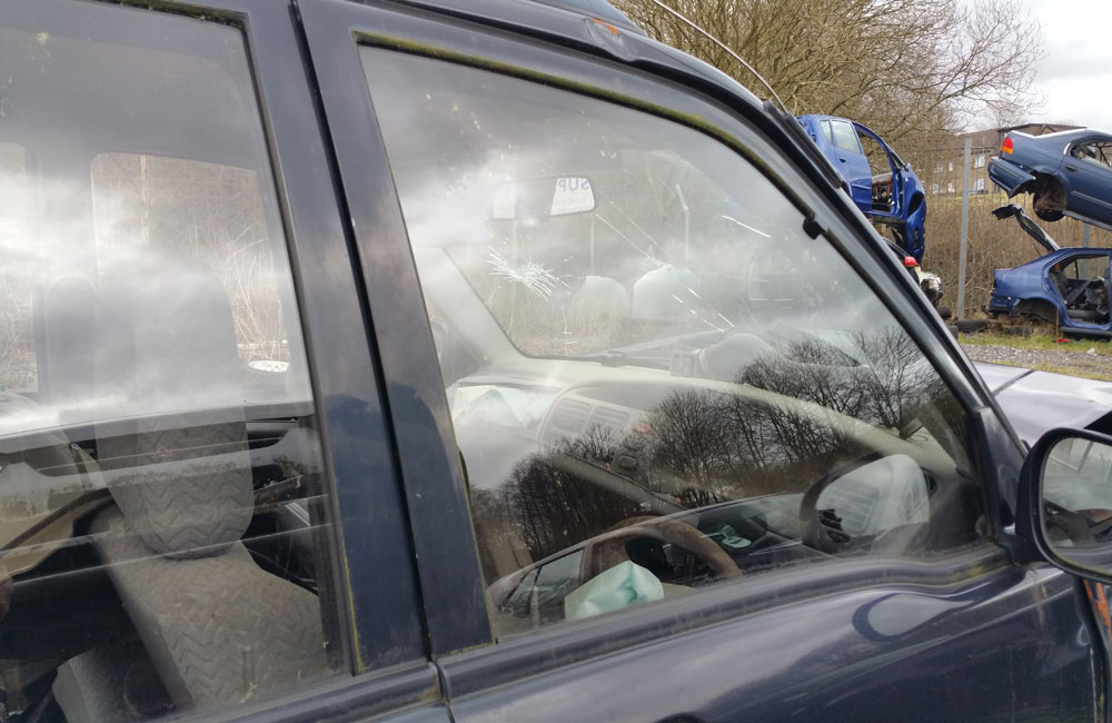 Suzuki Grand Vitara TD Door window glass driver side front